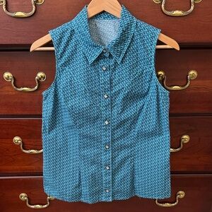 Western style women’s sleeveless shirt